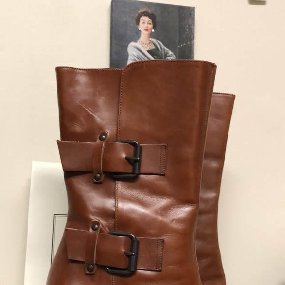 GORGEOUS! Charles David Camel leather boots with buckle and heels 6 - Picture 2 of 6